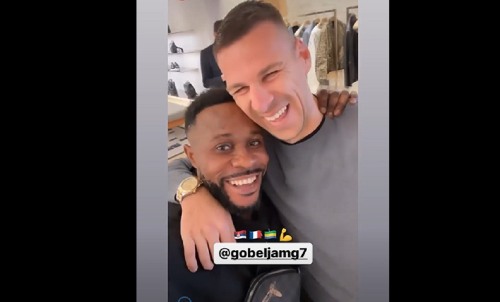 HIT Kanga sreo Gobeljića u butiku u Parizu, pali poljupci i urnebesni razgovor na srpskom (VIDEO)