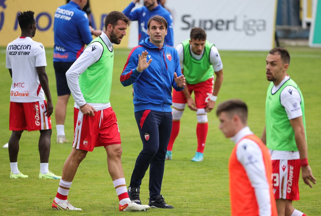 TRI STVARI NA KOJIMA TRENER ZVEZDE MORA DA RADI Milojević mora da uđe u Dekijevu trenerku, bio je tu one čudesne zime…