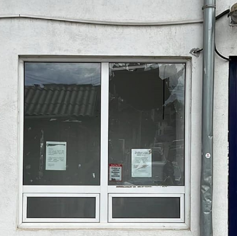 Huligani razbili stakla na stadionu Novog Pazara (FOTO)