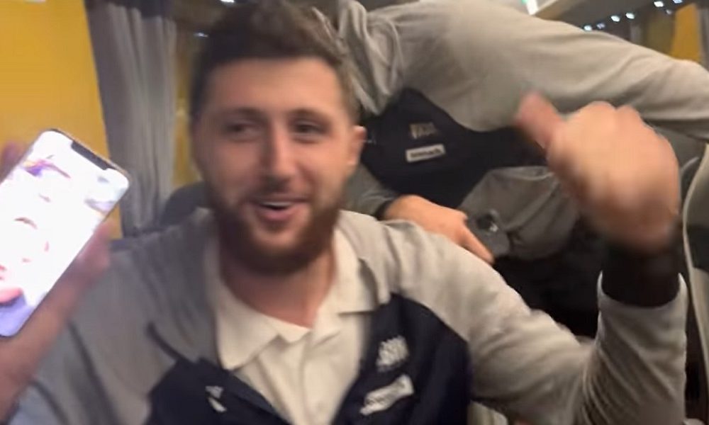 VESELO! Nurkić iz autobusa okrenuo Halida, a onda odjeknulo „Pamtiću te cijelog života“ (VIDEO)