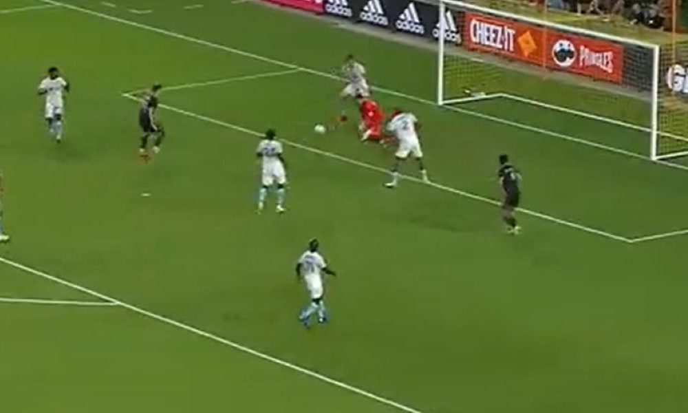 SRPSKA HOBOTNICA Petrović odbranio penal, pa četiri šuta za 25 sekundi (VIDEO)