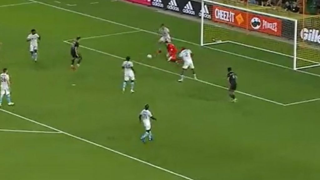 SRPSKA HOBOTNICA Petrović odbranio penal, pa četiri šuta za 25 sekundi (VIDEO)