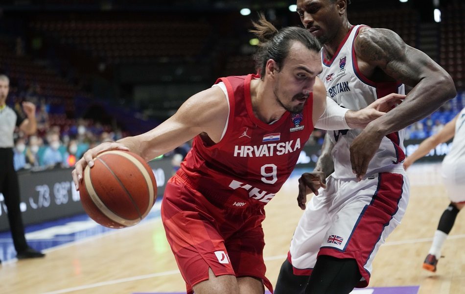 JEZIVE SCENE U ATINI Hrvatski košarkaš posle tuče u noćnom klubu ležao bez svesti! (VIDEO)