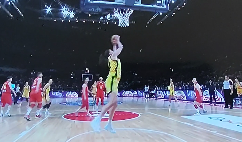 BLAMAŽA GODINE Potezi nedostojni polufinala Svetskog prvenstva! Pogledajte kako se obrukala visoka Australijanka (VIDEO)