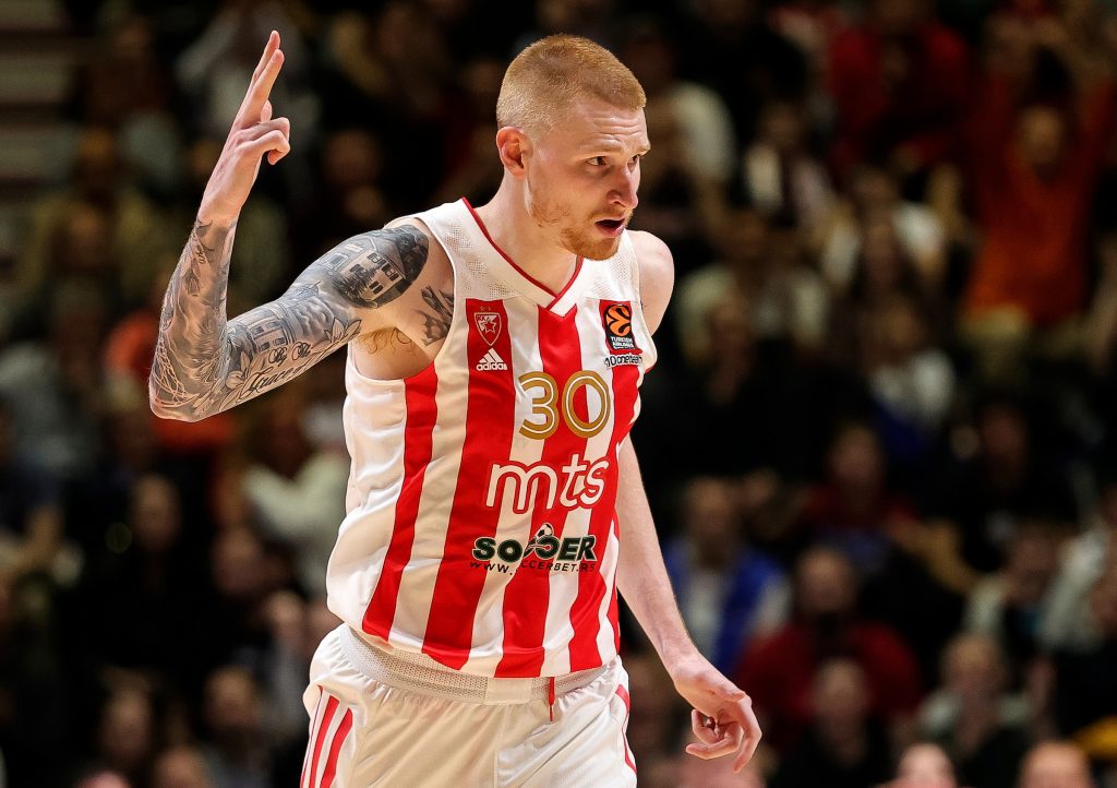 SNAŠAO SE Eron Vajt iz Zvezde prelazi u redove njenog ljutog rivala!
