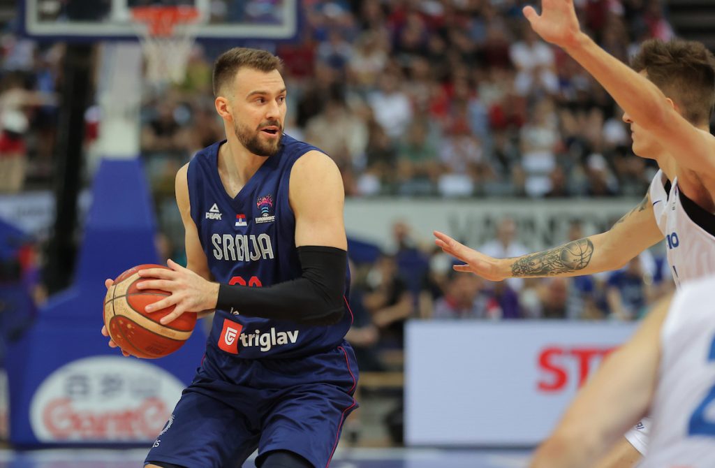 POLUVREME Srpska klupa demolira domaćina: Da li je već sada rešeno pitanje pobednika?