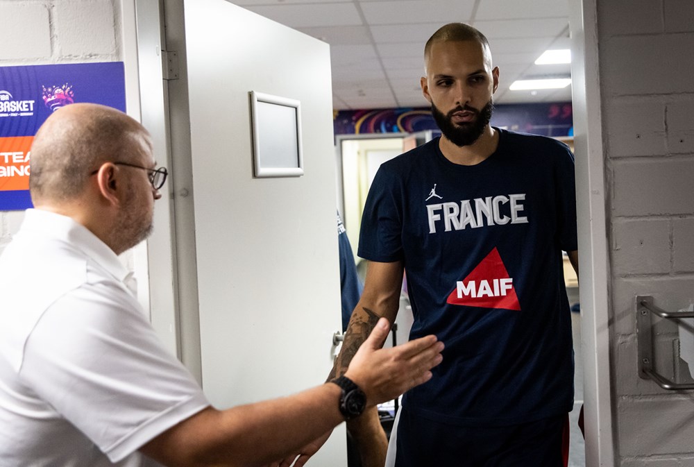 HAOS U REDOVIMA FRANCUSKE Furnije vikao na svoje saigrače: Nije vam ovo javna kuća! (VIDEO)