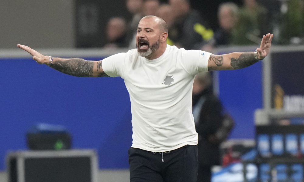 Stanković poludeo na moskovskom derbiju! Hteo da se bije sa igračima Lokomotive, psovke su se lako čitale sa usana (VIDEO)