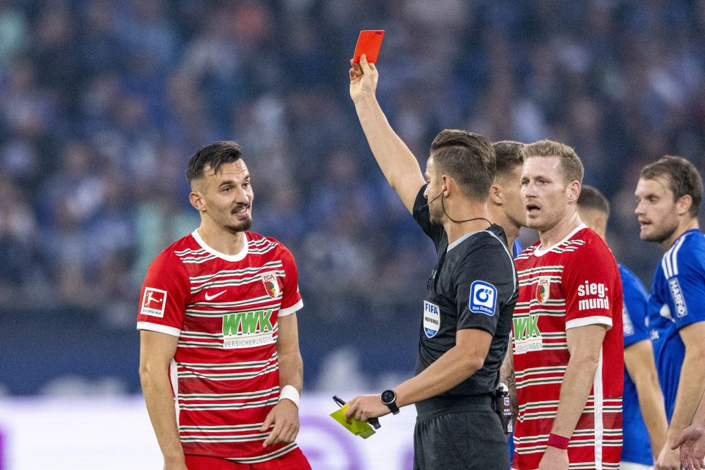 BUNDESLIGA Ludo u Gelzenkirhenu! Pobedili sa igračem manje (VIDEO)