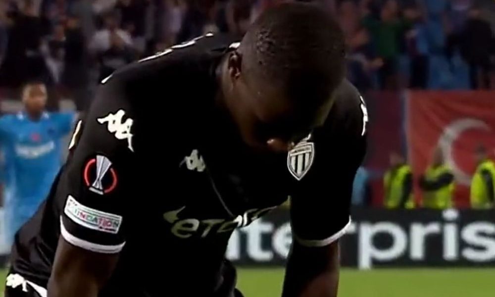 KADA SE KOMENTATOR ZAHVALI RIVALU Autogol iz Zvezdine grupe kruži društvenim mrežama! Glupost koja je promenila tok utakmice (VIDEO)