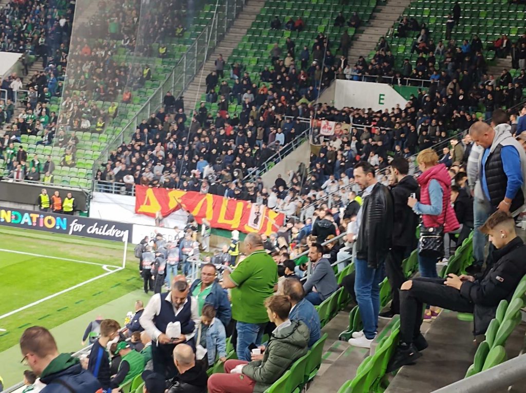 ZAGREVANJE „Zelena čudovišta“ već napunila tribinu, „delije“ detaljno pretresaju (VIDEO)