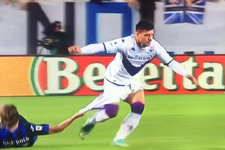 KAO TENK Jovića vuku, on ne pada, sve dok mu nije skinut šorts… Pamtiće Holanđanin Lukinu osvetu (VIDEO)