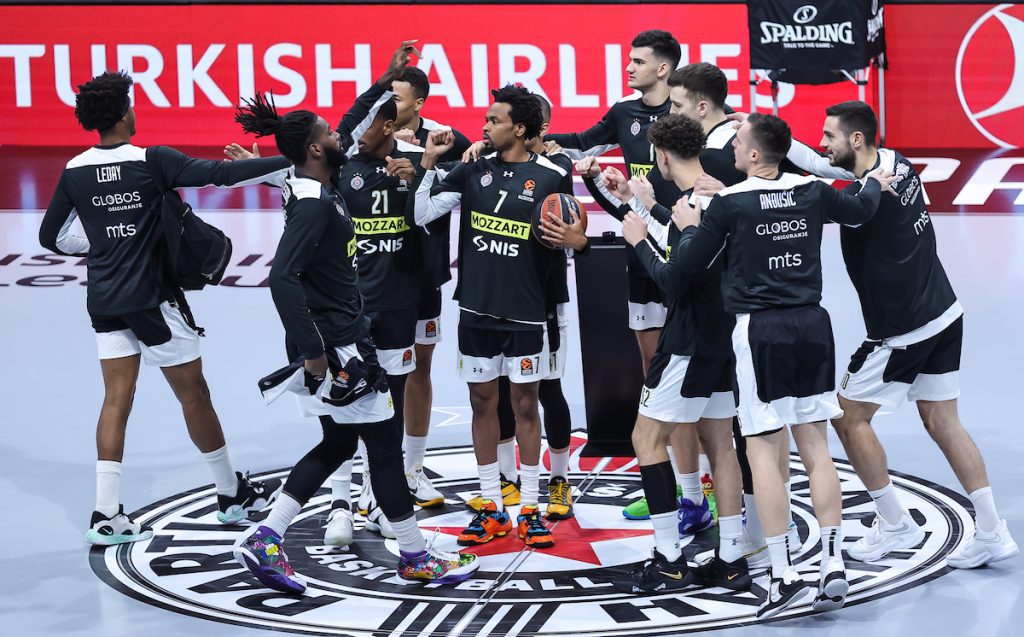 SPEKTAKL U NAJAVI Gužva i nestrpljenje na južnoj strani, unutra tribine odlično popunjene (VIDEO)