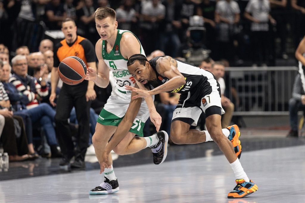 VELIKI PROBLEM Partizan oslabljen u nastavku utakmice! Najbolji igrač ušao u problem s faulovima