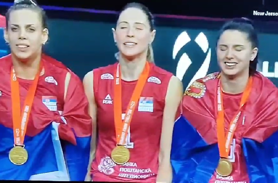 SRCE SE STEGLO, SUZA KRENULA IZ OKA Šampionke sveta zagrmele „Bože, pravde“ – odjekivala je dvorana u Holandiji (VIDEO)