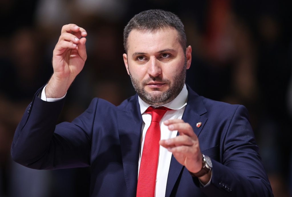 BOMBA NA MALOM KALEMEGDANU Zvezda menja trenera! Umesto Jovanovića dolazi stručnjak poznat po strogoći