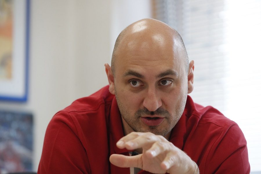 Ode Krle da peče rakiju