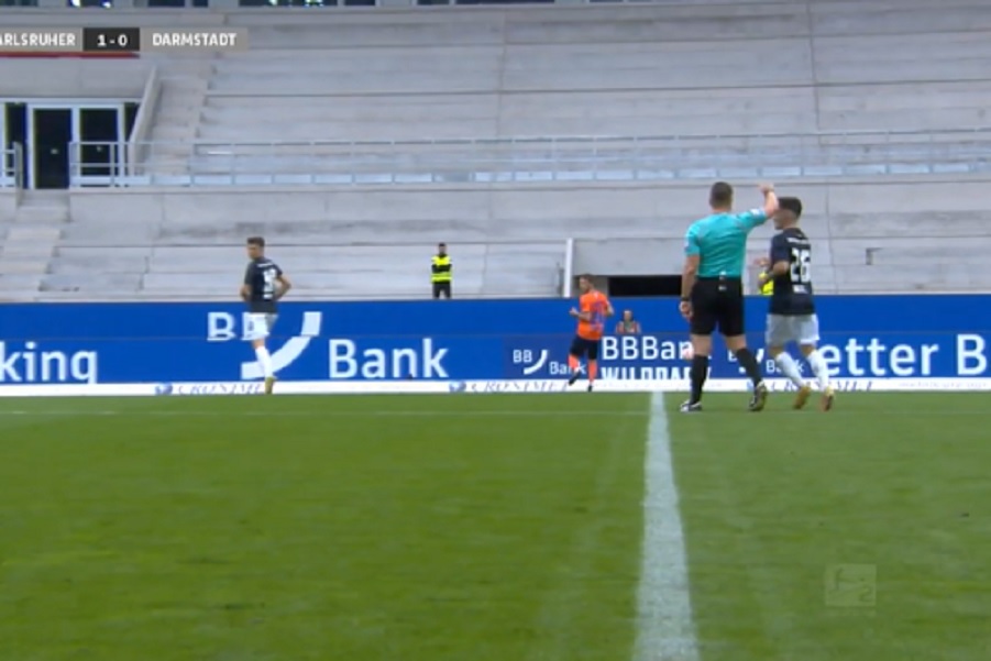 IMA I TOGA Sudija u Nemačkoj nokautirao igrača! Doduše slučajno, ali je bolelo… (VIDEO)