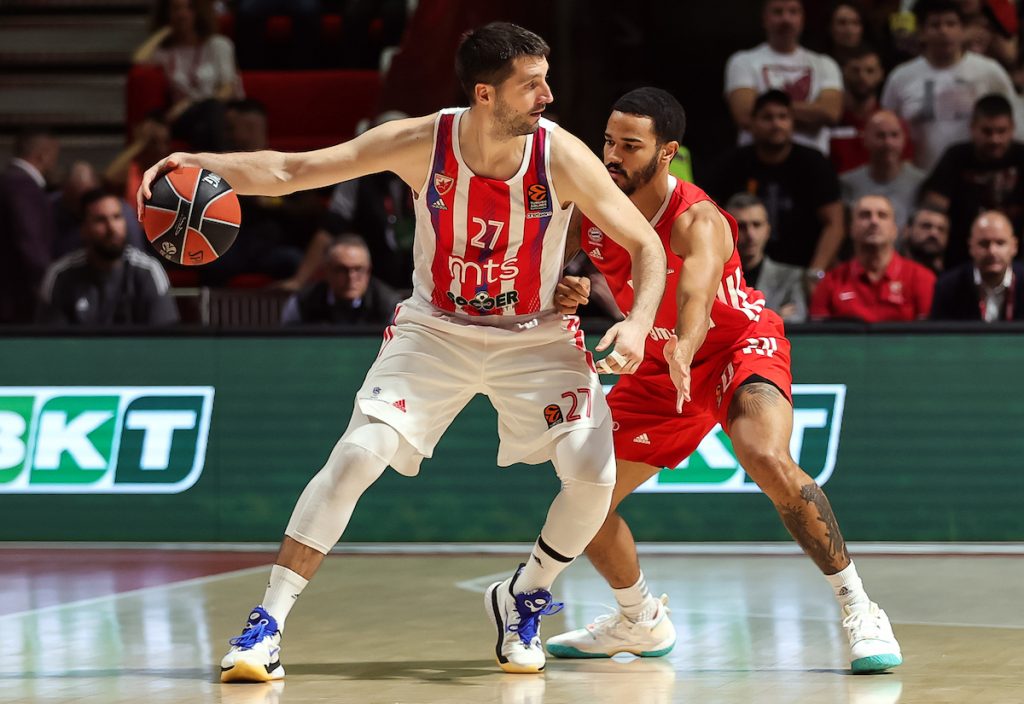 POLUVREME Zvezda krenula, pa stala! Iskupila se sa dve trojke i povratila vođstvo