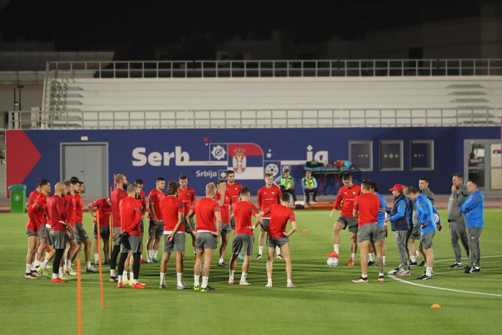 KOMPLETAN SASTAV Posle Mitrovića još jedan bitan igrač odradio trening! Prvi od dolaska u Katar (FOTO)