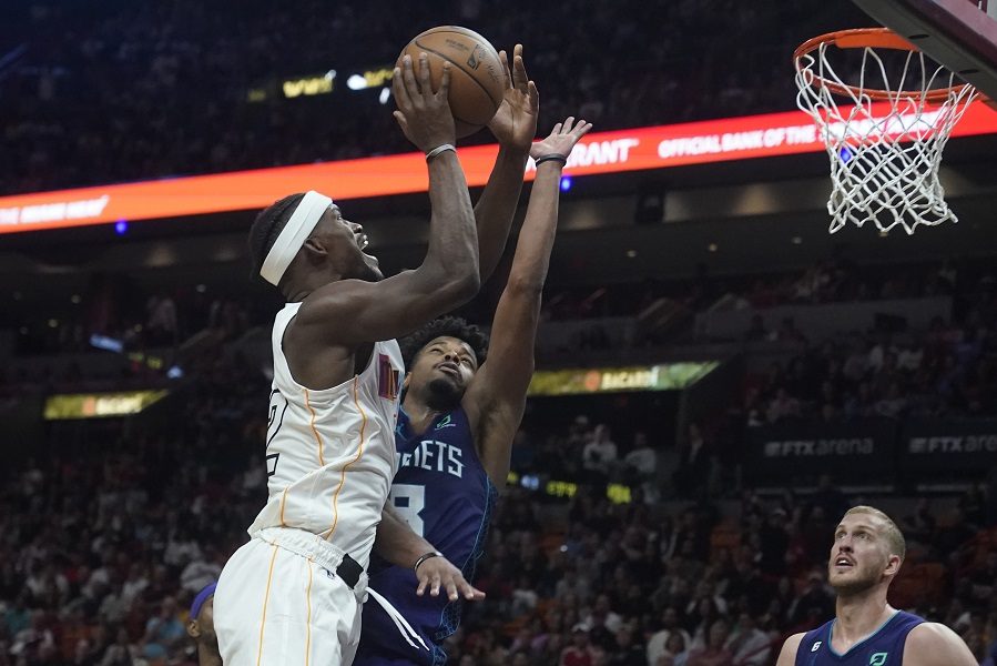 Majami bez Jovića bolji posle produžetka! Kada Dončić ne blista, onda ni Dalasu ne ide (VIDEO)