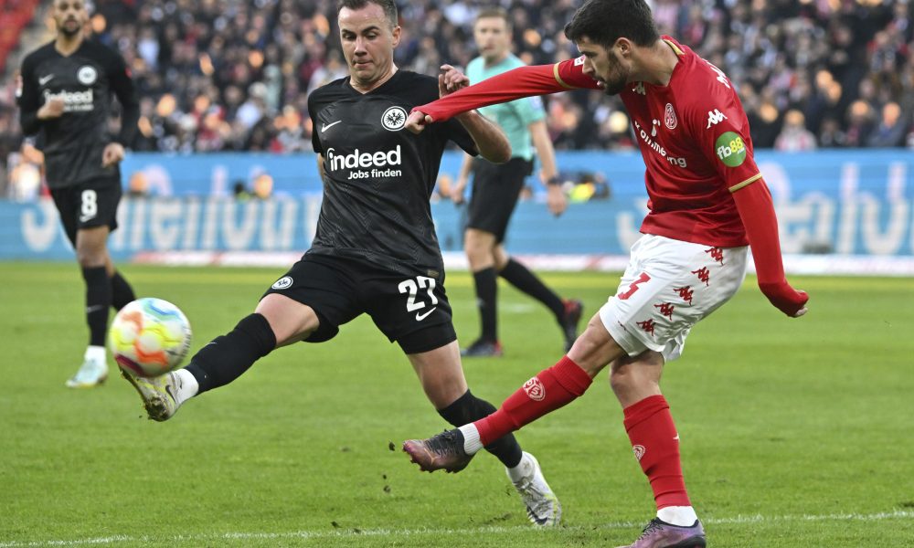 BUNDESLIGA Ajntraht se provukao, ali i kiksnuo! Izjednačio se sa konkurencijom, ali samo nakratko