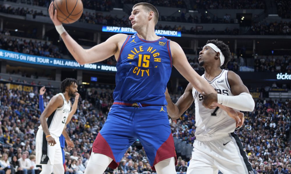 NBA LIGA Jokić skoro perfektan u pobedi Denvera! Jednim dodavanjem zaludeo i publiku i aktere meča (VIDEO)