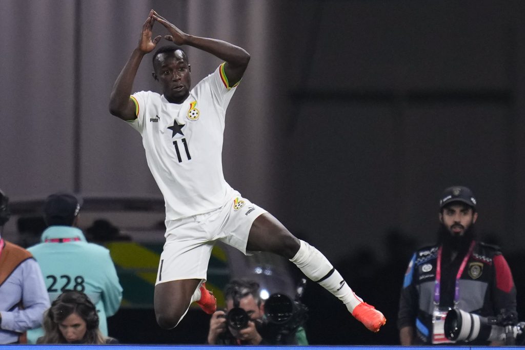 MAJSTOR JE BUKARI ZA GOLOVE IZ MRTVOG UGLA Napadača Crvene zvezde centimetri delili do spektakularnog pogotka (VIDEO)