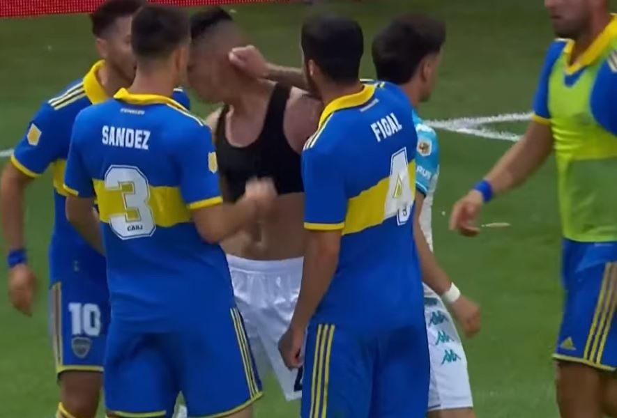 DAO POBEDONOSNI GOL, PA DOBIO PO UŠIMA Podeljeno 11 crvenih u Superkupu Argentine (VIDEO)