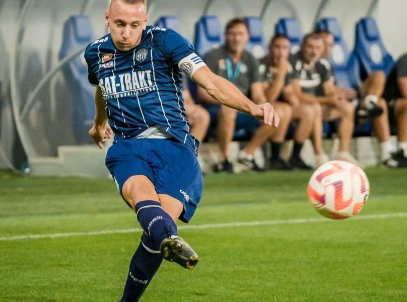 FUDBALER OD ČELIKA Stanojev celo poluvreme odigrao sa polomljenom rukom!