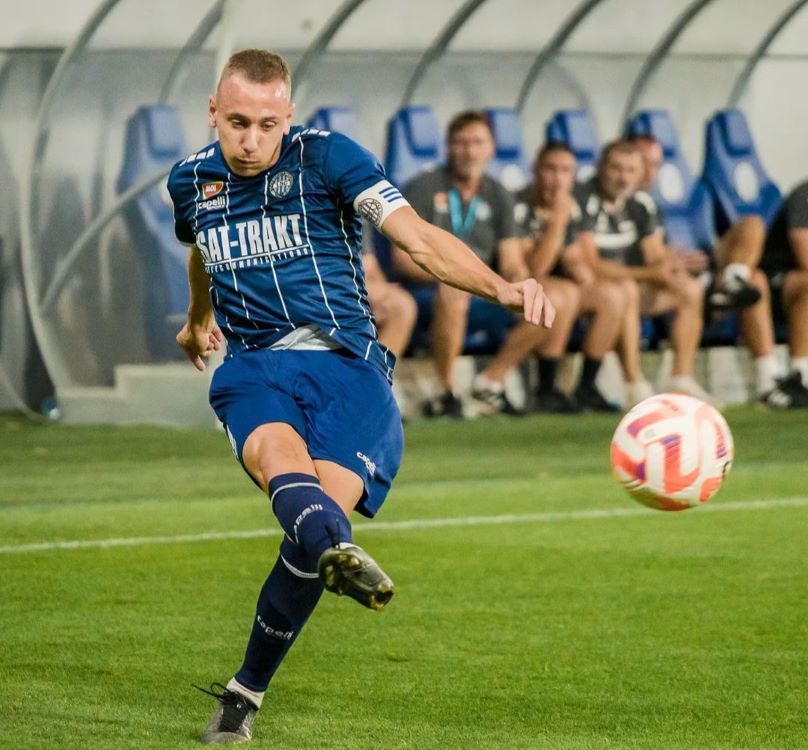 FUDBALER OD ČELIKA Stanojev celo poluvreme odigrao sa polomljenom rukom!