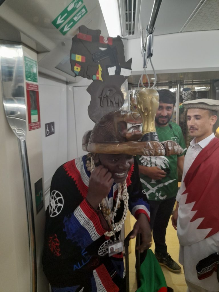 SPREMAN DA NAVIJA I BAJA PROTIV SRBIJE Armand ima najluđu kapu na Mundijalu (FOTO+VIDEO)