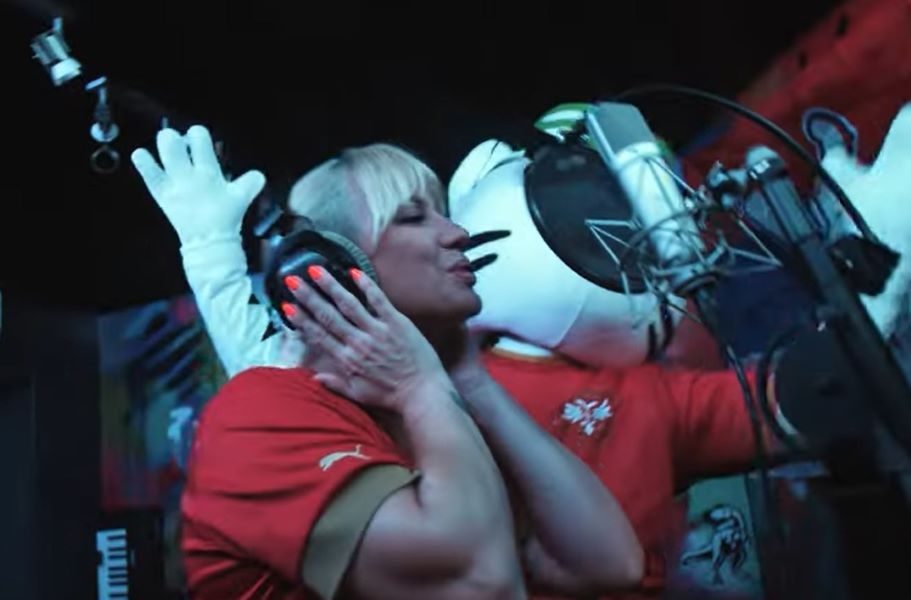 NE POMAŽE NI SUDIJA, KOSOVO JE SRBIJA Poznata Fejsbuk stranica napisala tekst za pesmu koja će dati krila „orlovima“ (VIDEO)