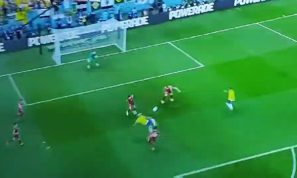 KAPA DOLE, MAJSTORE! Akrobacija Rišarlisona za TV špice, Brazil vodi 2:0! Prelep gol! (VIDEO)