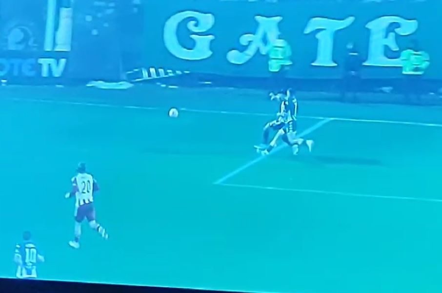 DRAMA U GRČKOJ Panatinaikos do boda u atinskom derbiju u 13. minutu nadoknade posle sumnjivog penala (VIDEO)