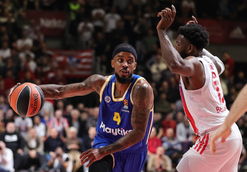 FOTO-UBOD Lorenco Braun je rasplakao ovog dečaka koji je prešao 1.884 km da bi bodrio Makabi (FOTO)