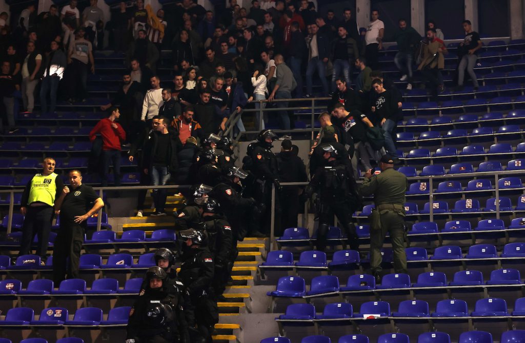 PALA ODLUKA SUDIJA Ispražnjen je deo tribina! Zvezda bez dobrog broja navijača u nastavku