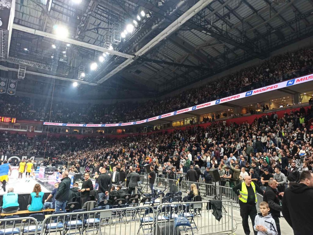 MAKABIJU SE SPREMA PAKAO Spektakl u najavi! Navijači Partizana pune proširenu „Arenu“! (VIDEO)