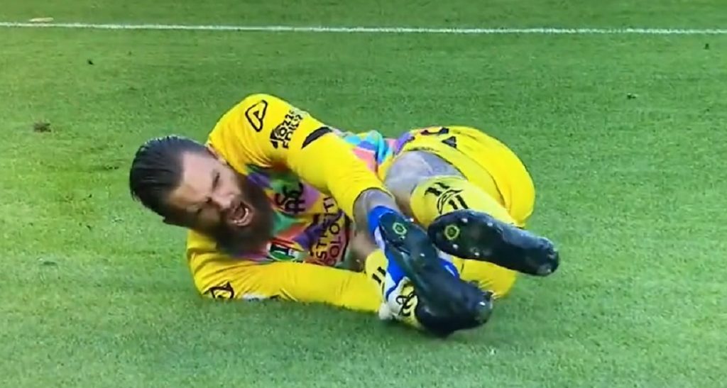 Jeziva povreda poljskog golmana, trebalo je da ide u Katar, a u sekundi je sve uništeno (VIDEO)