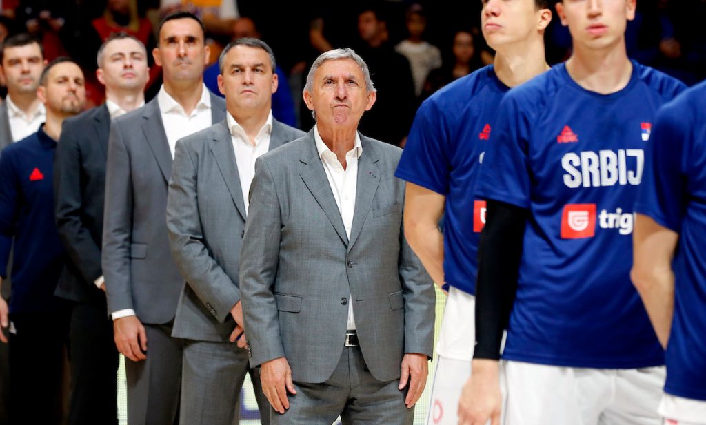 PONOVO SE BUNI Ataman žustro ka sudijama, Pešić mu uzvratio! Svađa dvojice trenera (VIDEO)