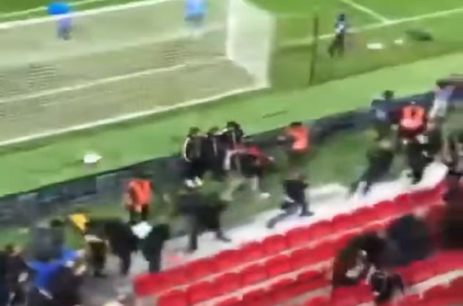 PESNICE PRE FUDBALA Žestoka tuča navijača Albanije i Italije u Tirani (VIDEO)