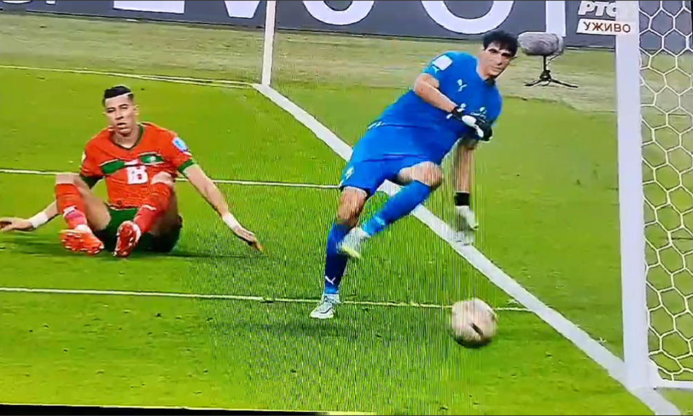 TO BI BIO SPEKTAKL Najbolji golman Mundijala umalo nije zatresao svoju mrežu, Konsilji bi bio na „aparatima“ (VIDEO)