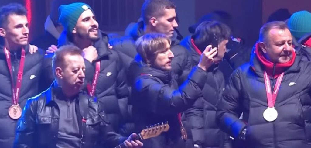 Više od 80.000 ljudi dočekalo hrvatske fudbalere u Zagrebu (VIDEO)