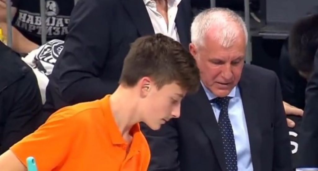 SNIMAK KOJI JE ŠOKIRAO JAVNOST Obradović viče na dečake koji brišu parket (VIDEO)