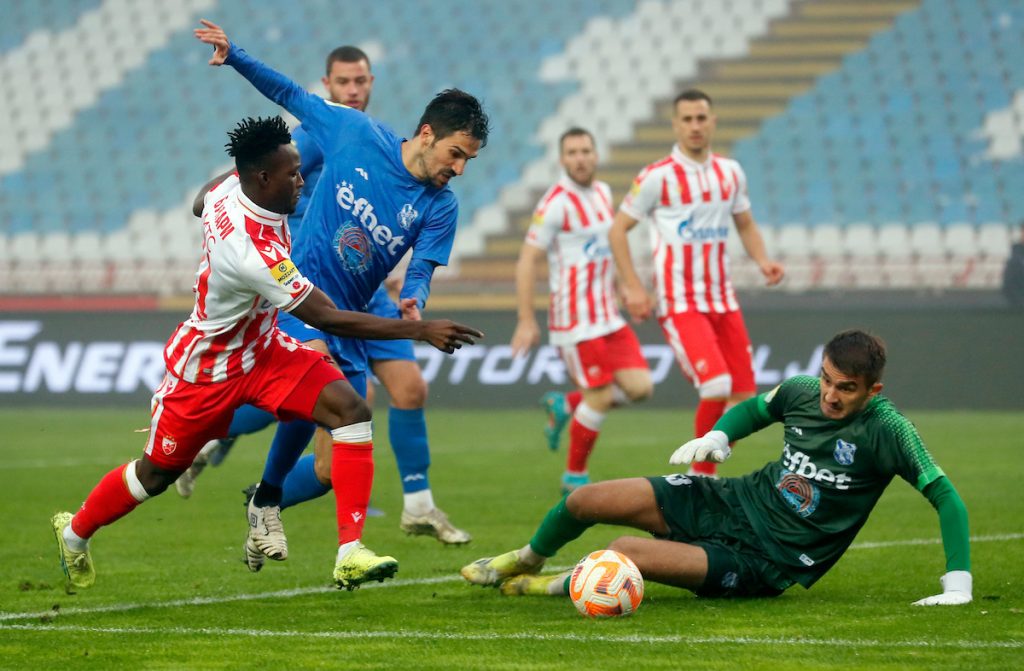 Tri igrača napustila Lučane