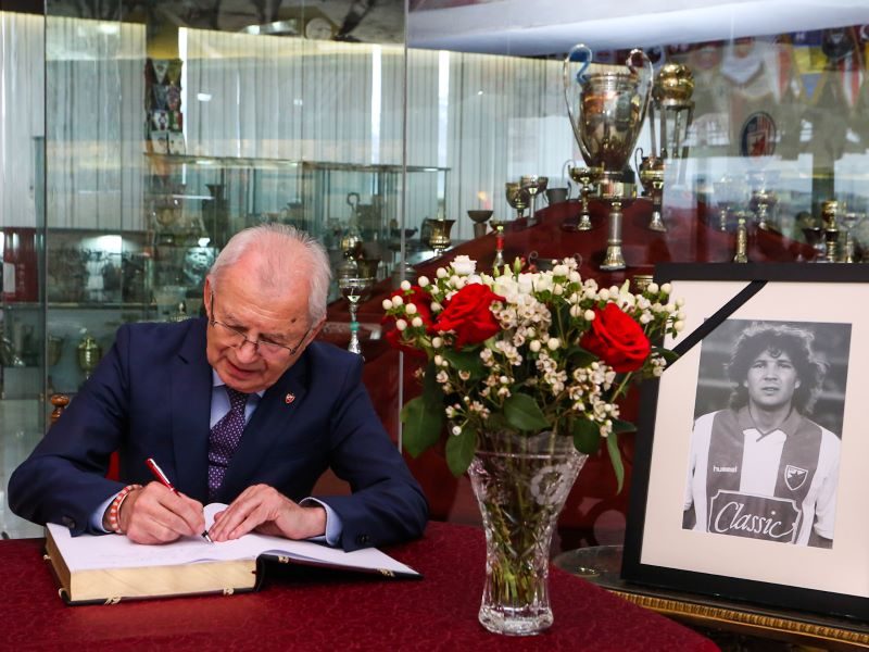 OTVORENA KNJIGA ŽALOSTI Upisali se Mijailović, Gajić, Peruničić, Kešelj, Aćimović… (FOTO)