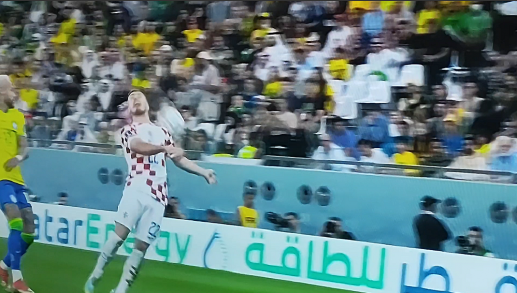 DA LI SU SUDIJE HRVATIMA PROGLEDALI KROZ PRSTE? Igranje rukom nije bilo za penal (VIDEO)