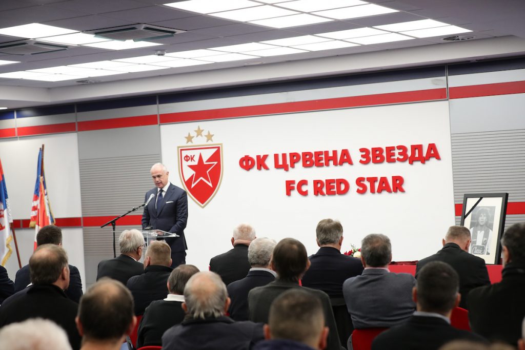 KOMEMORACIJA POVODOM SMRTI MIHAJLOVIĆA: Opraštamo se od našeg druga, prijatelja i brata – jednog od najvećih ljudi u istoriji Zvezde