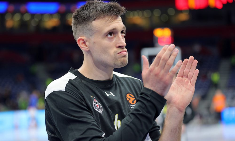 SJAJNA ATMOSFERA MEĐU IGRAČIMA PARTIZANA Avramović poručio Smailagiću: Ja pričam, stariji sam!