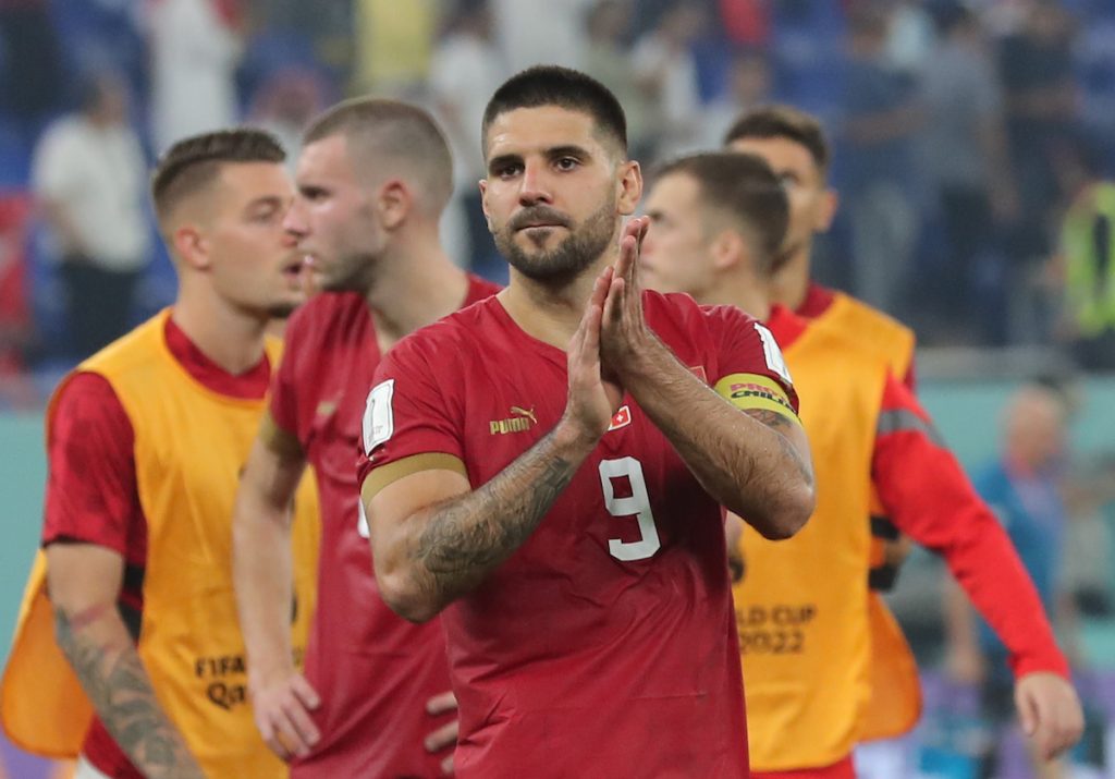 FIFA ODREDILA KAZNU ZA ZASTAVU „NEMA PREDAJE“ Evo koliko mora da plati FS Srbije… Kažnjeni i Hrvati zbog vređanja Borjana!